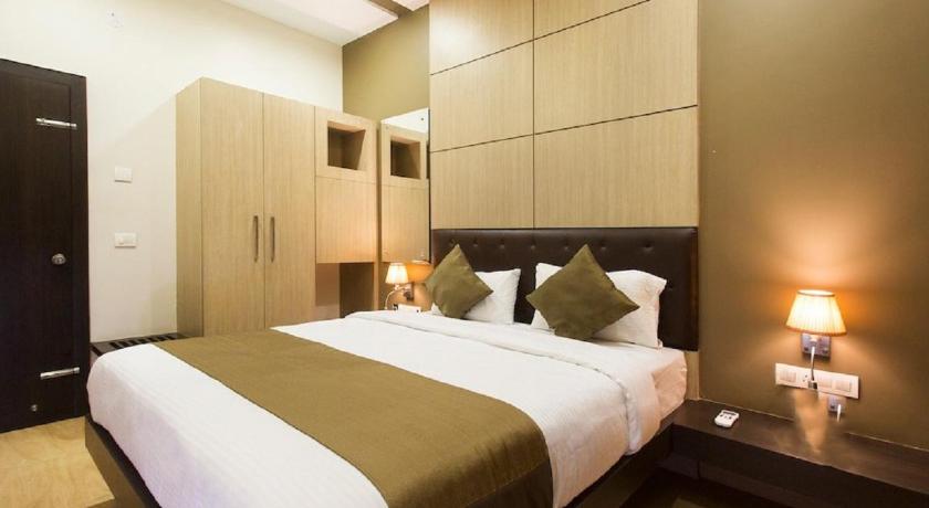Image of Double Room with Balcony (2 Adults + 1 Child) 0