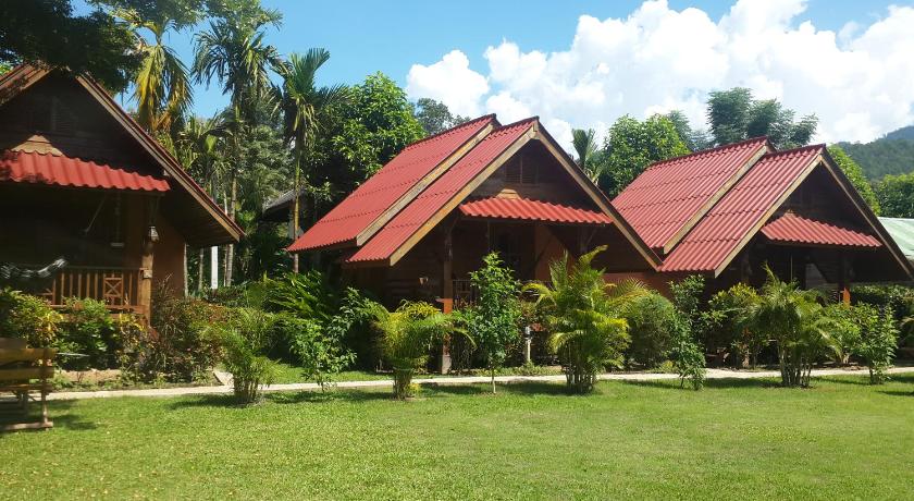 a green and white building with a red roof, Phuview Guesthouse in Pai