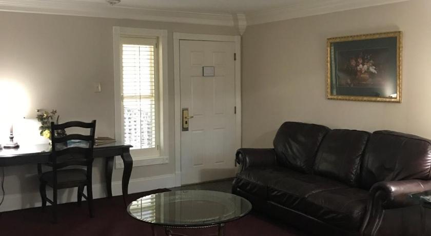LA Plaza Apartments photo