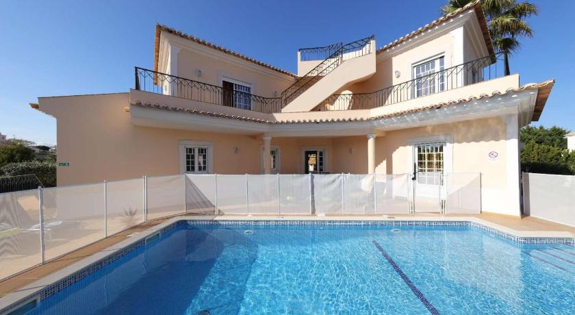 Best Price on Monte das Oliveiras in Albufeira + Reviews!