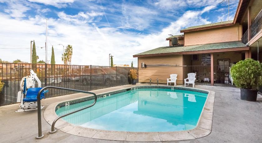 Quality Inn Victorville I-15 photo