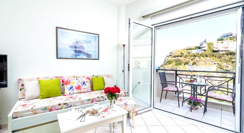 Michael View Apartment - image 7
