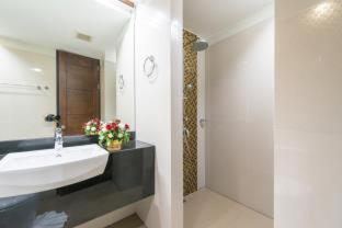 Image of Deluxe Balcony 15