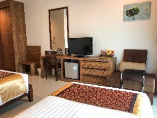 Image of Twin Room with Pool View 4