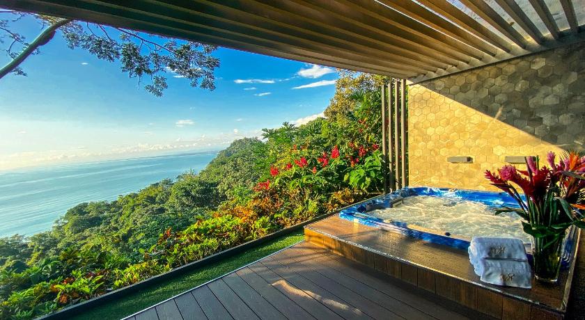 Image of Pacific Spa Bath Suite 2