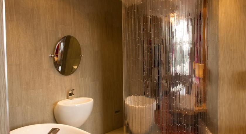 Image of Superior Luxury Spa - The Lockwood Suite 2