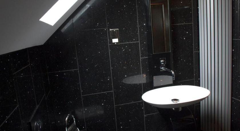 Image of Superior Luxury Sutie - The Carleton Suite 2