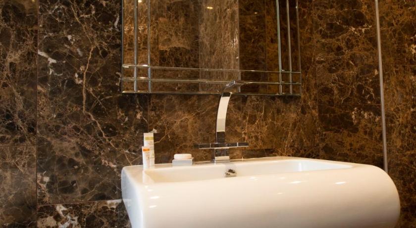 Image of Superior Luxury Spa - The Homefield Suite 4