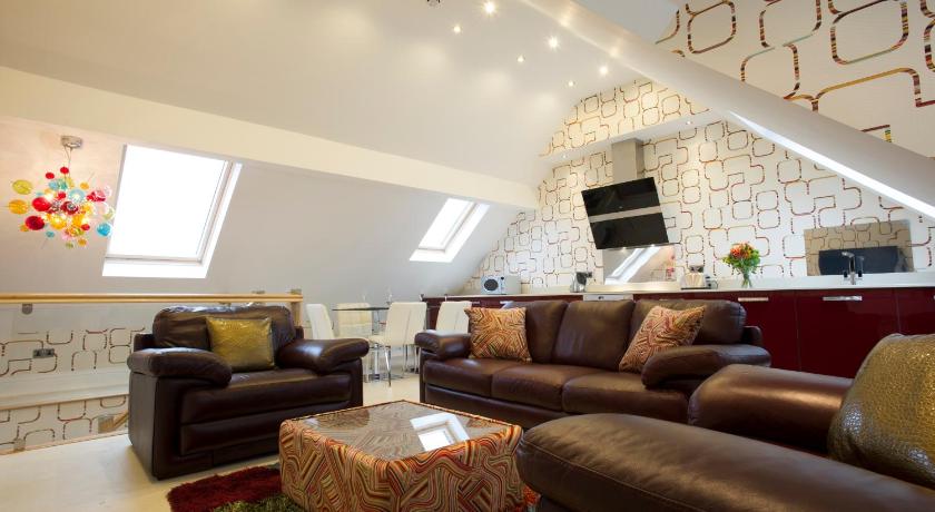 Image of Three-Bedroom Luxury Duplex Suite 3