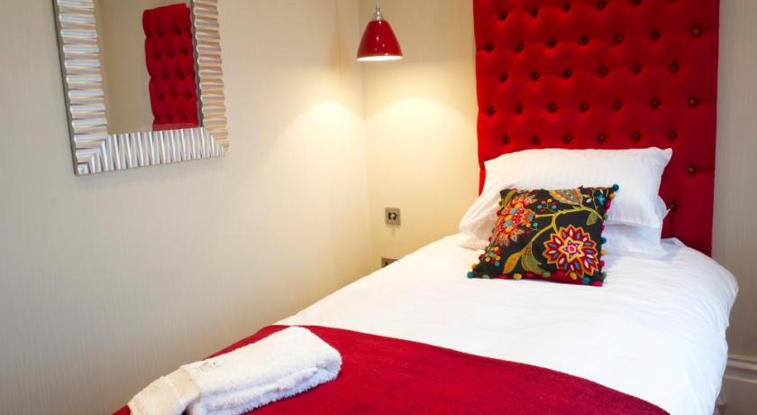 Image of Three-Bedroom Luxury Duplex Suite 15