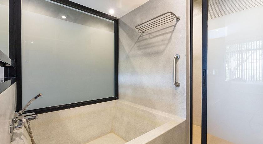 Image of Suite Pool Access 14