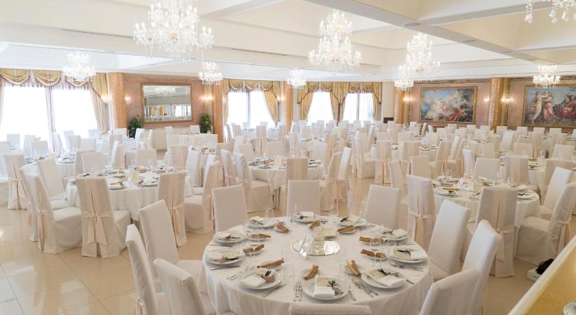 ポルト・エンペードクレ Hotel Villa Romana 4つ星 ホテル レストラン