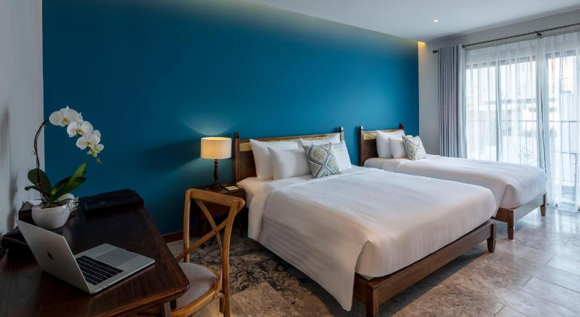 Image of Family Triple 4