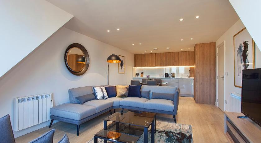 Heathrow South Apartments by Charles Hope photo