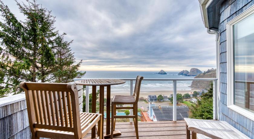 Berni's Ocean View Castle - The Crow's Nest photo