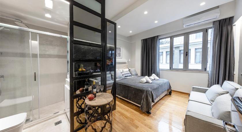 The Monastiraki Metro Lux Suite! — Hotel in Athens