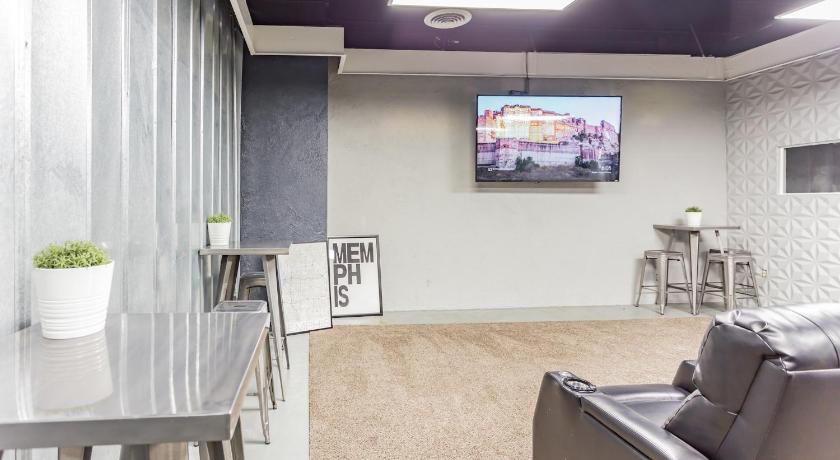 Modern Memphis Studio Walk Score 85 Apartment Memphis Tn