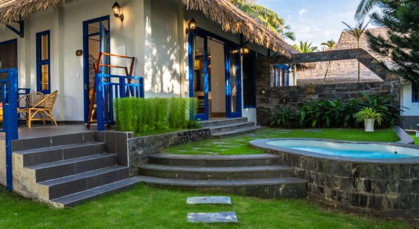 Image of Bungalow with Jacuzzi 10