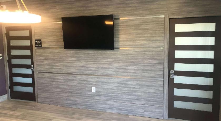 Super 8 by Wyndham Spring North Houston photo