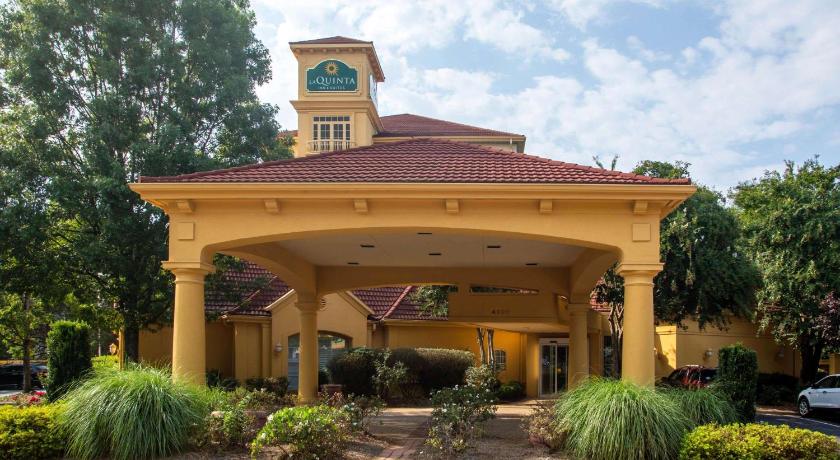 La Quinta Inn & Suites by Wyndham Charlotte Airport South photo