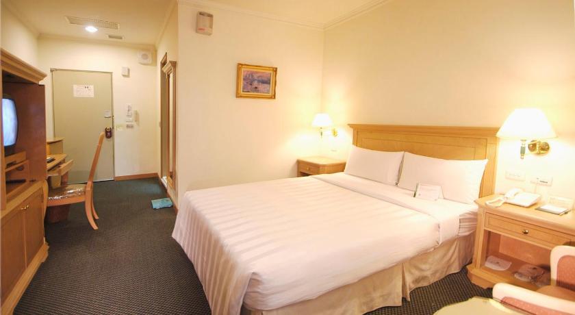 Cambridge Hotel Yung Kong photo