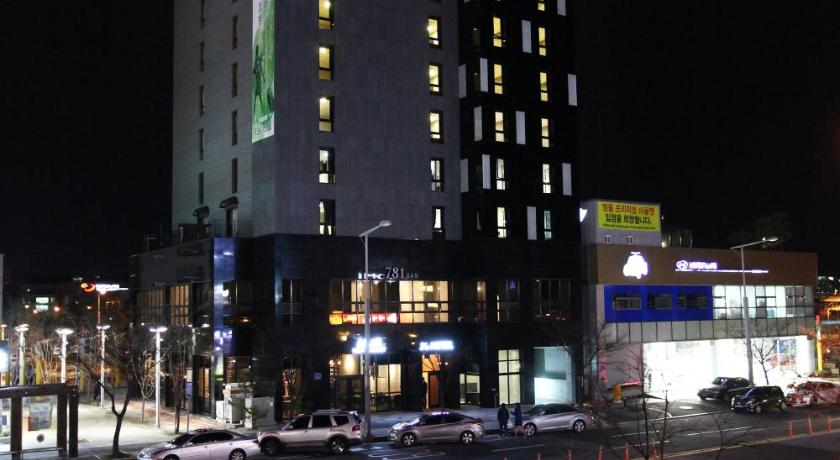 S& Hotel photo