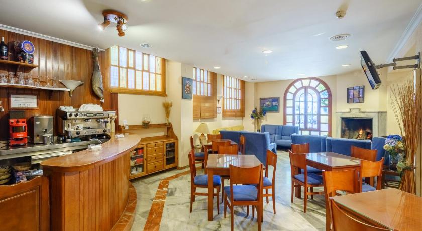 Hotel Los Castaños - main image