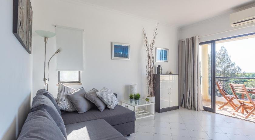 Modern Apartment With Sunny Balcony & Sea View photo