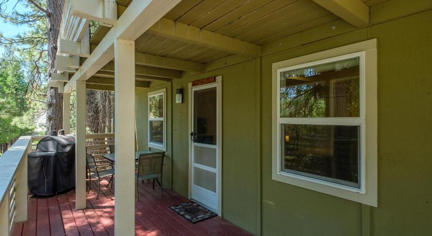 Cozy Hideaway B photo