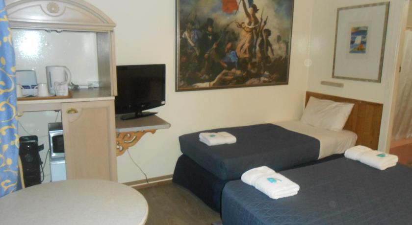 Foto, millel on kujutatud Kaheinimesetuba (double või twin) privaatse vannitoaga (Double or Twin Room with Private Bathroom) 0