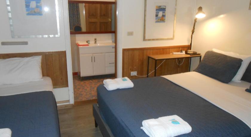 Foto, millel on kujutatud Kaheinimesetuba (double või twin) privaatse vannitoaga (Double or Twin Room with Private Bathroom) 1