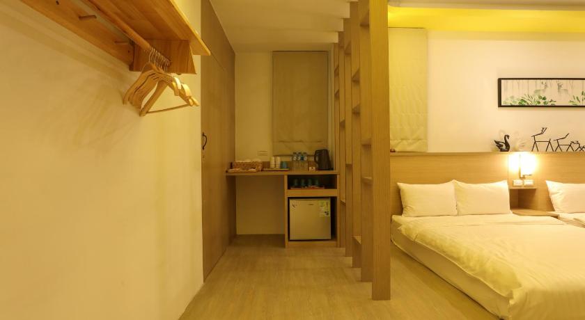 Image of Family Room with Private Bathroom 3