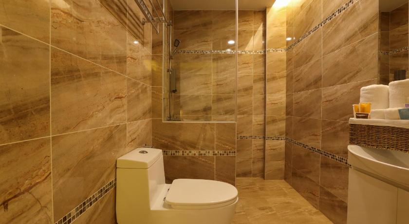 Image of Family Room with Private Bathroom 2