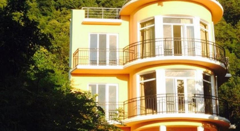 Royal House — Hotel in Kvariati