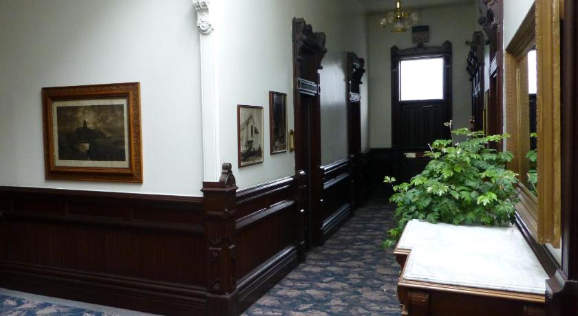 Victorian Inn photo