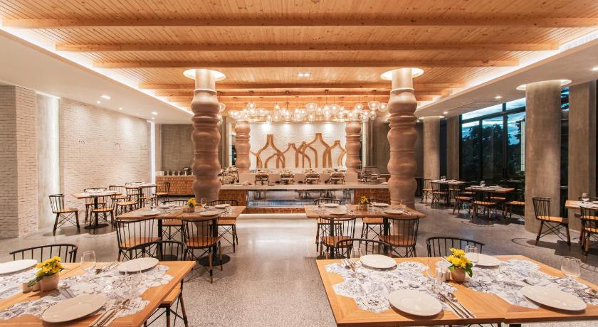 叻武里 Rachabhura Hotel 4星级 酒店 大堂