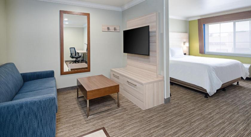 Holiday Inn Express Hotel & Suites Watsonville