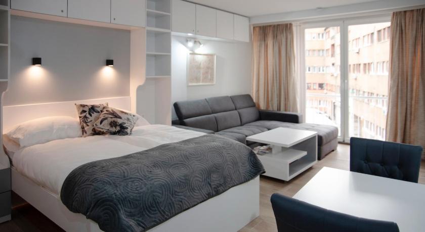 Studio Apartment Theatre View — Hotel in Sarajevo