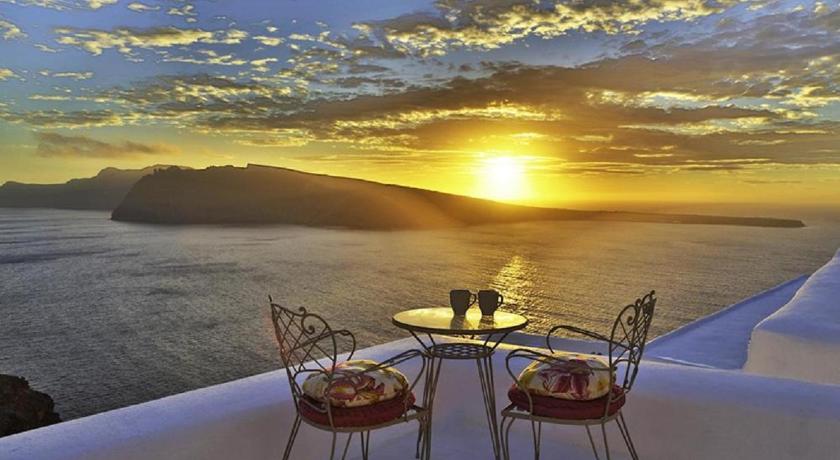 The Architect's Cave House — Hotel in Santorini