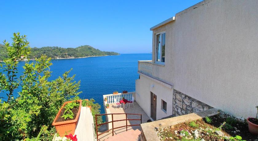 Apartments Filipovic — Hotel in Mljet