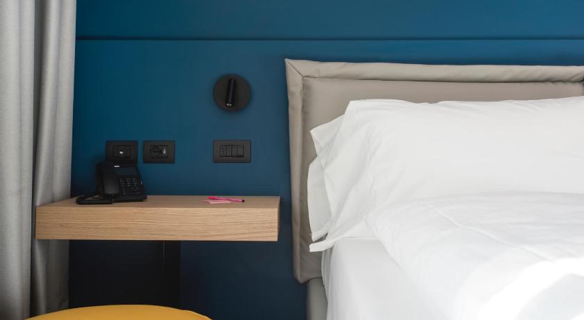 HOODY ACTIVE & HAPPINESS HOTEL