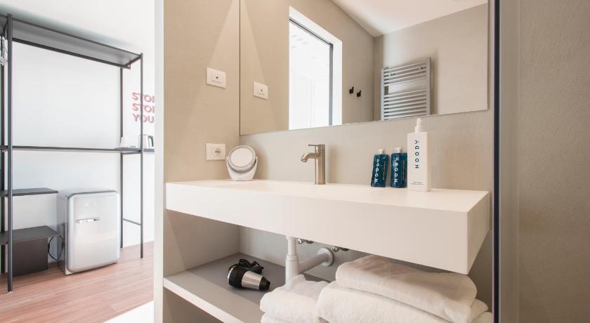 HOODY ACTIVE & HAPPINESS HOTEL