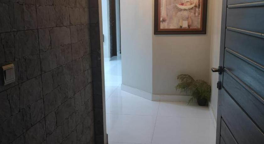 Country Club Apartment