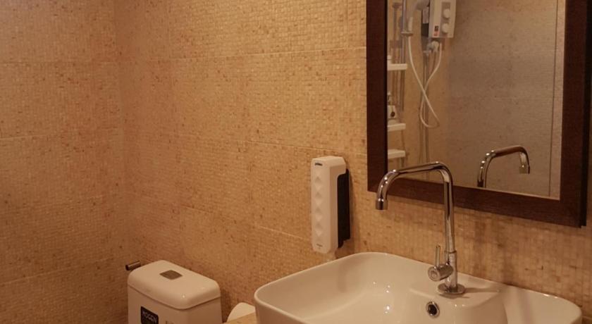 Bathroom, Mon-Dee Mini Hotel in Nan
