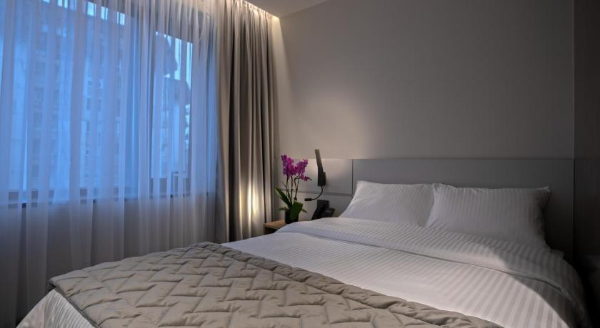 Hotel Mona Plaza photo