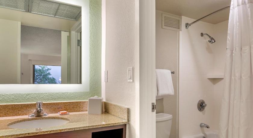 Image of 2 Double Beds, Mobility Accessible Room, Non-Smoking 2