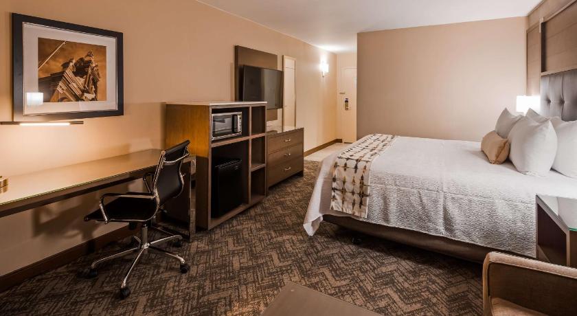 Best Western Premier Kansas City Sports Complex Hotel