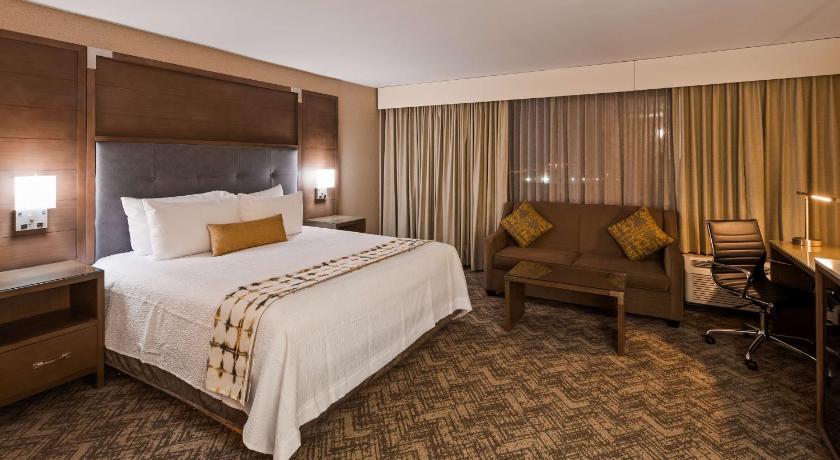 Best Western Premier Kansas City Sports Complex Hotel