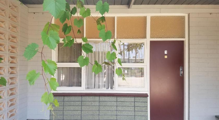 Glossop Motel photo