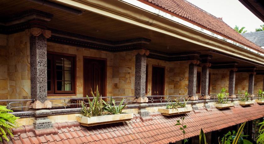 バリ Segara Sadhu Inn Kuta 2つ星 ホテル プール